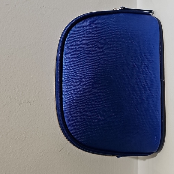 CREME DE LA MER THE MOISTURIZING CREAM & LA MER COSMETICS BAG - Picture 3 of 3